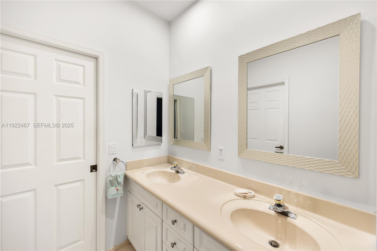 2589 Mayfair Ln Weston, FL 33327