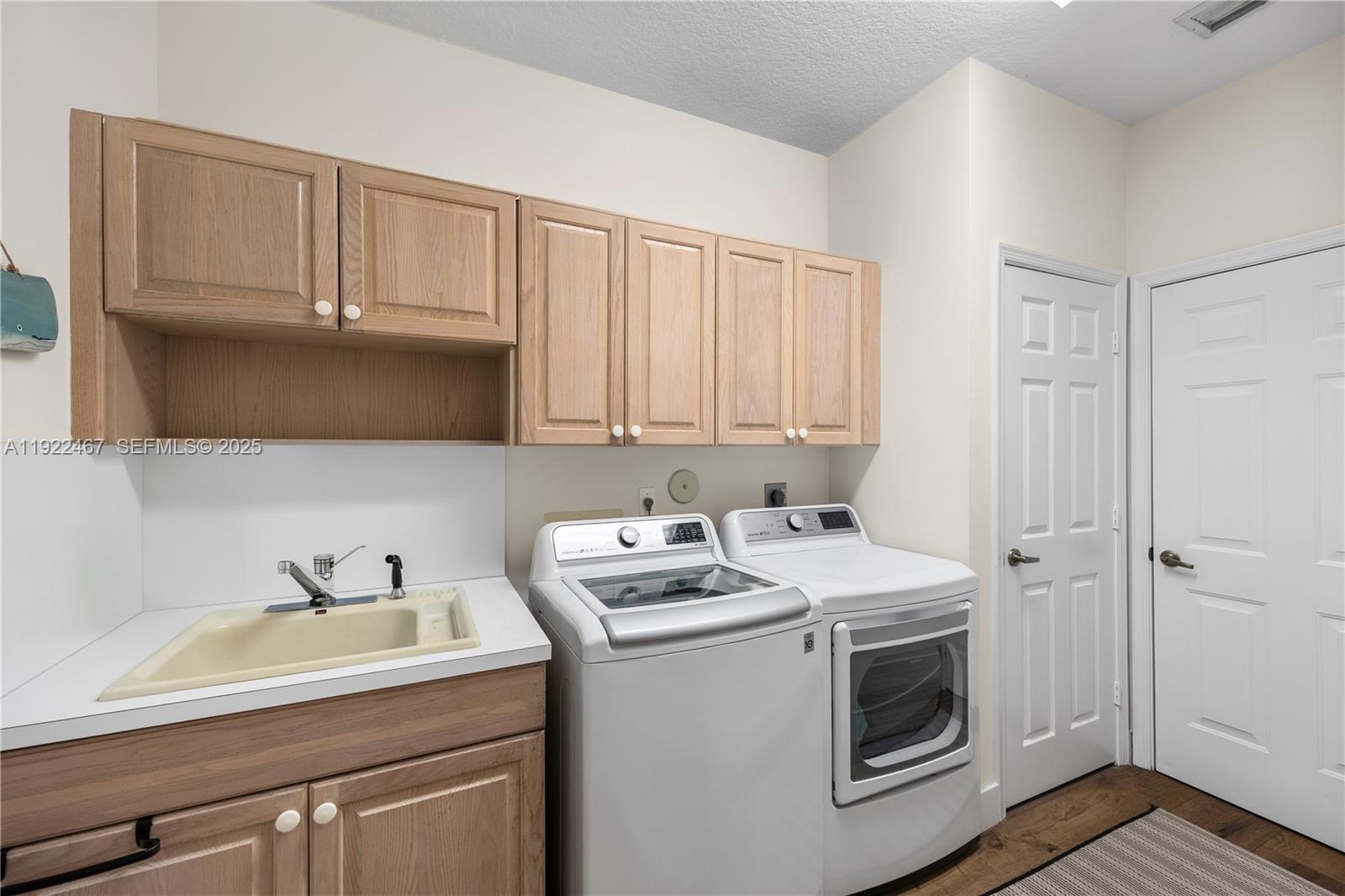 2589 Mayfair Ln Weston, FL 33327