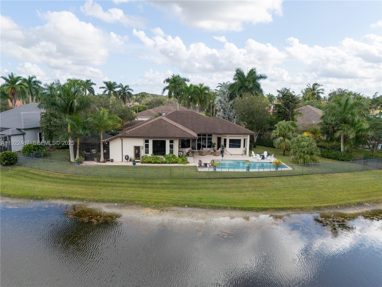 2589 Mayfair Ln Weston, FL 33327