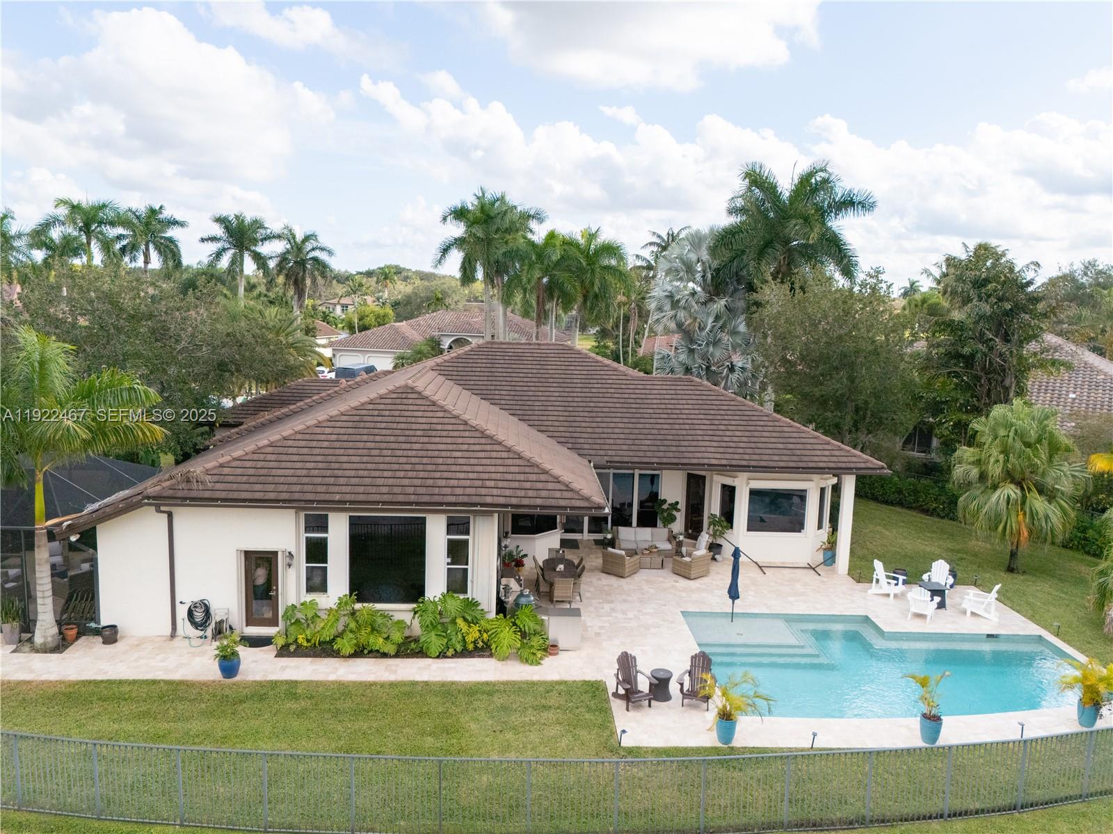 2589 Mayfair Ln Weston, FL 33327