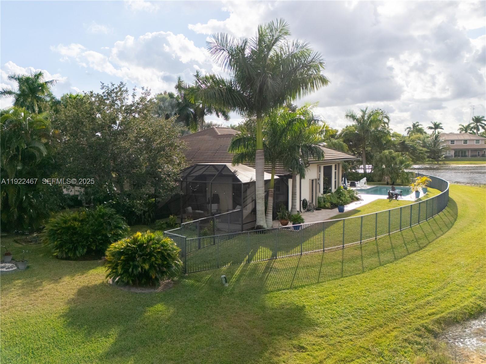 2589 Mayfair Ln Weston, FL 33327