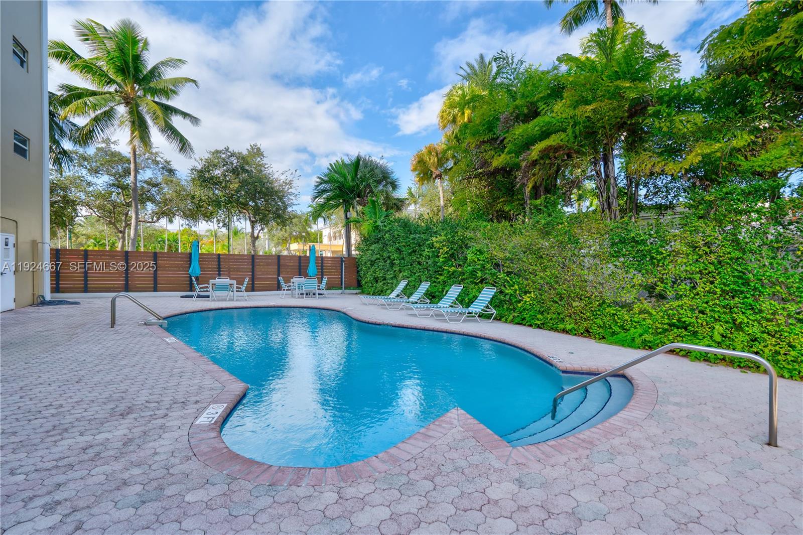 555 Crandon Blvd #21 Key Biscayne, FL 33149