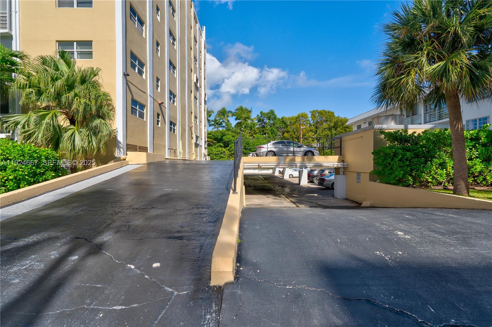 555 Crandon Blvd #21 Key Biscayne, FL 33149