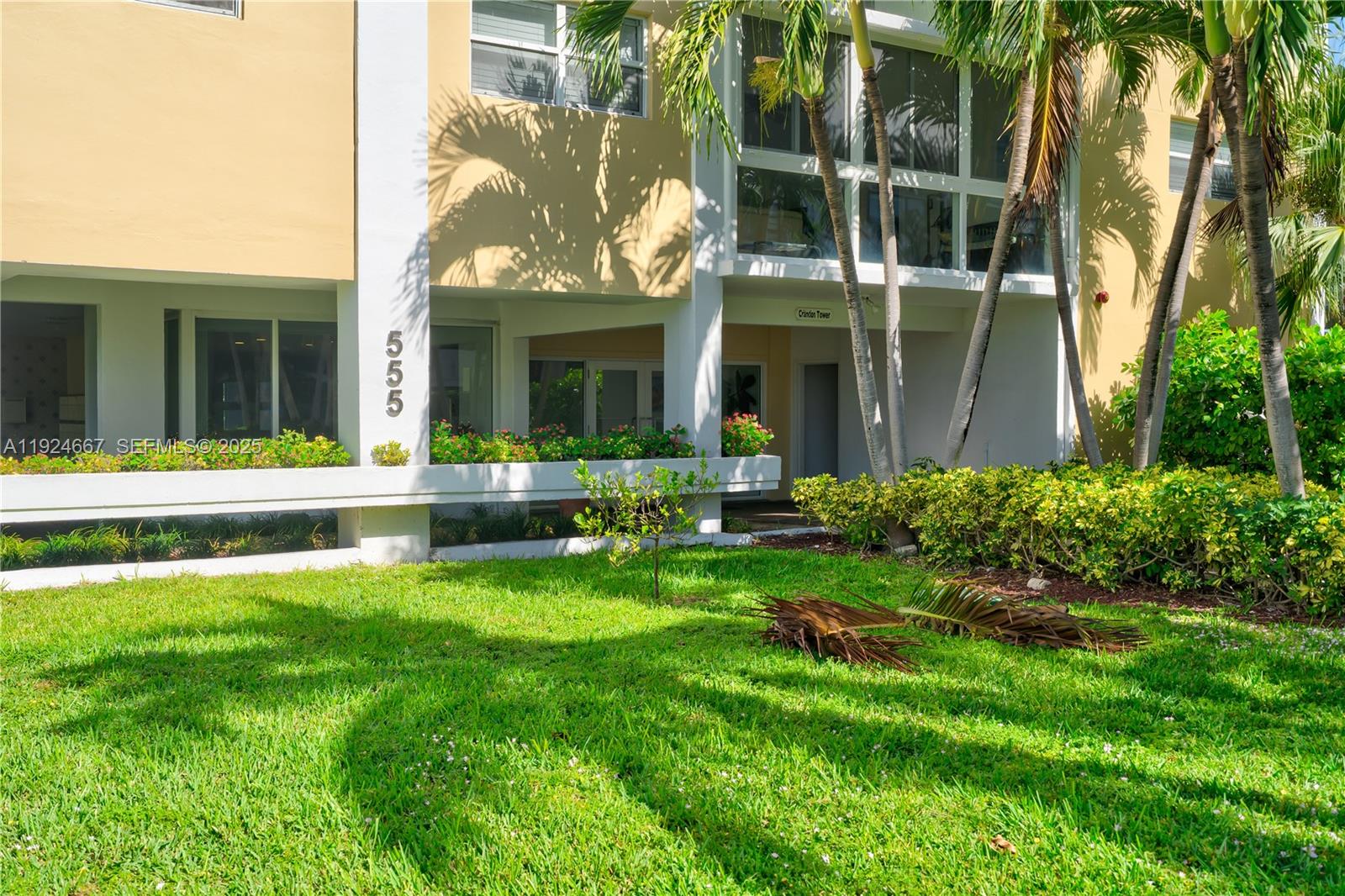 555 Crandon Blvd #21 Key Biscayne, FL 33149
