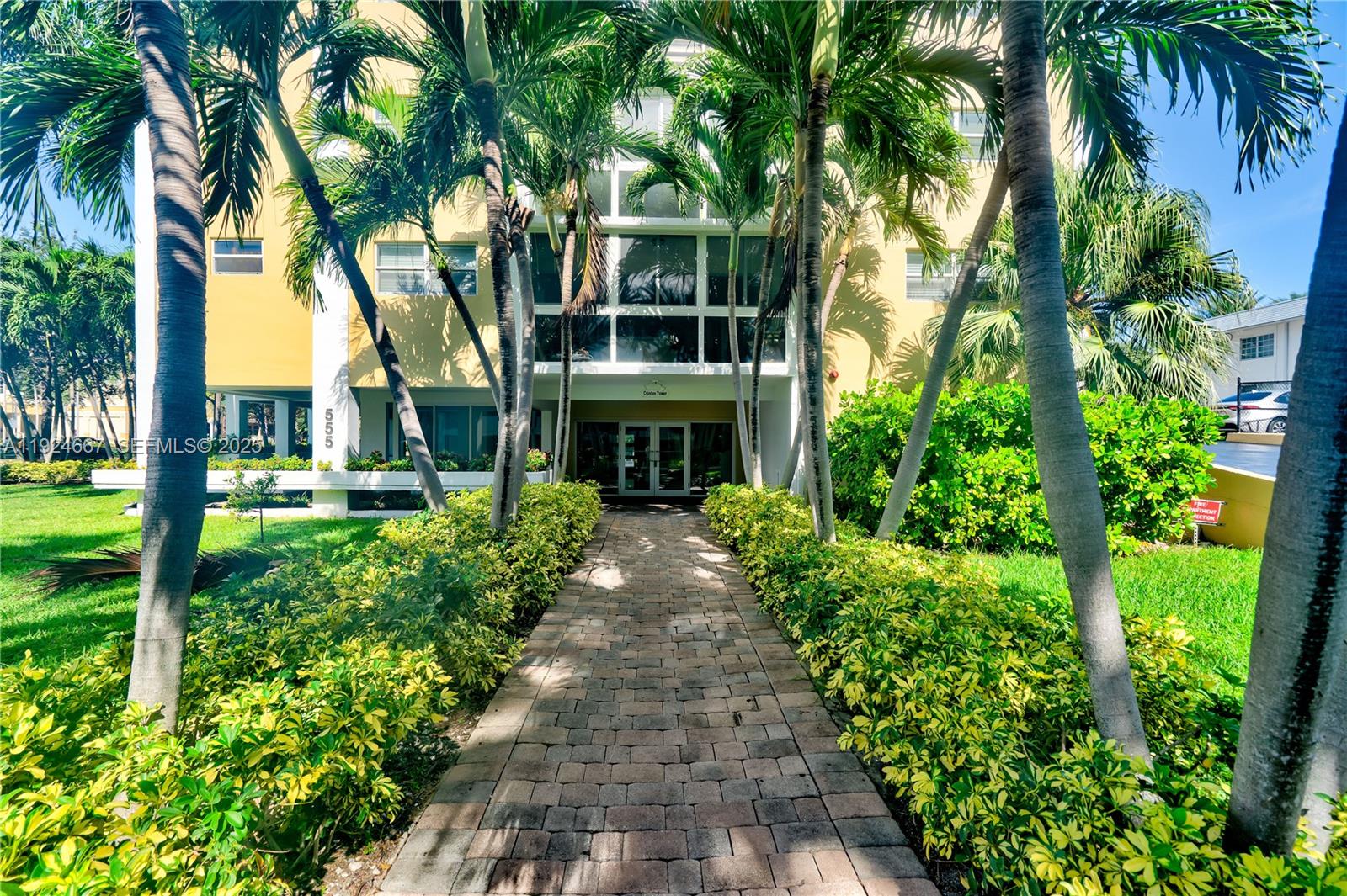 555 Crandon Blvd #21 Key Biscayne, FL 33149