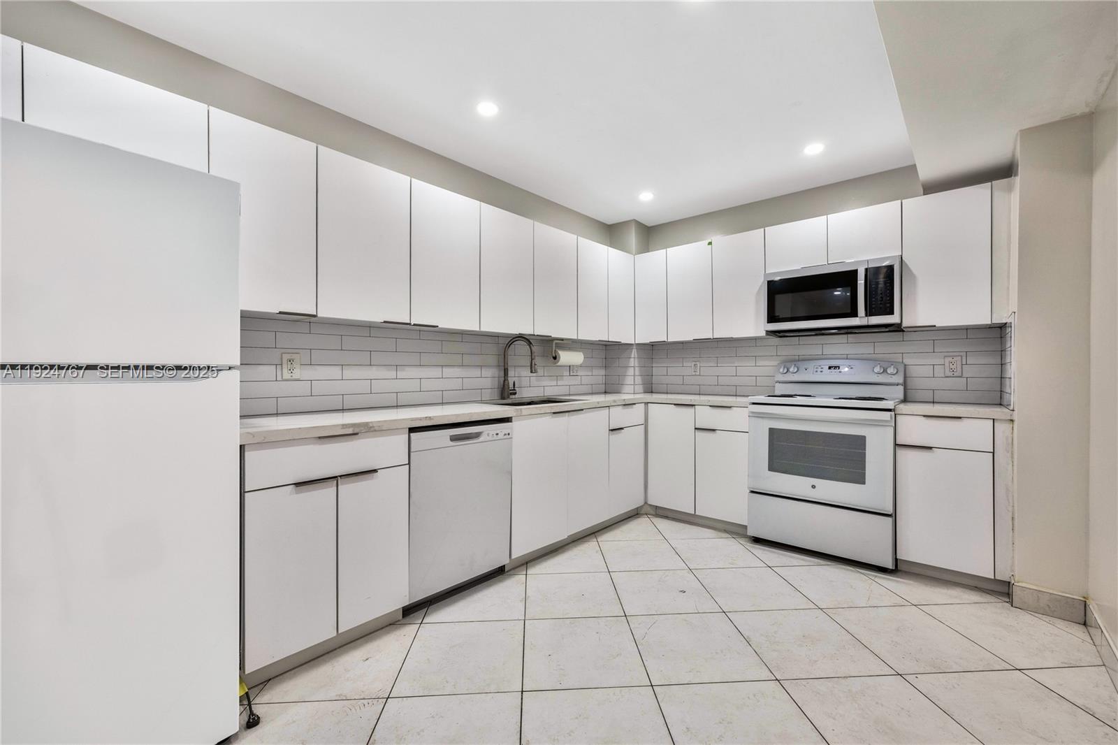 5825 Collins Ave #6E Miami Beach, FL 33140