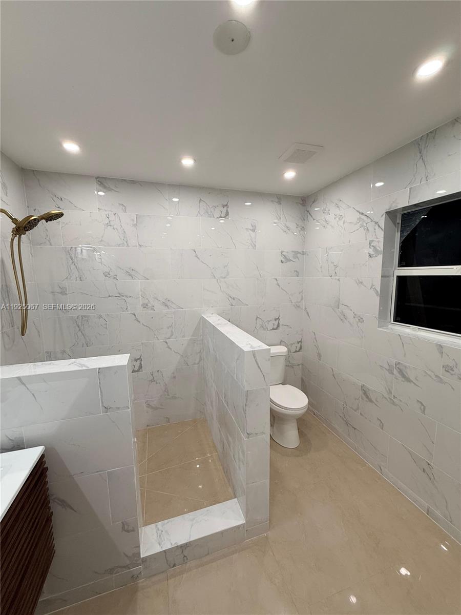 1007 NW 120th St North Miami, FL 33168