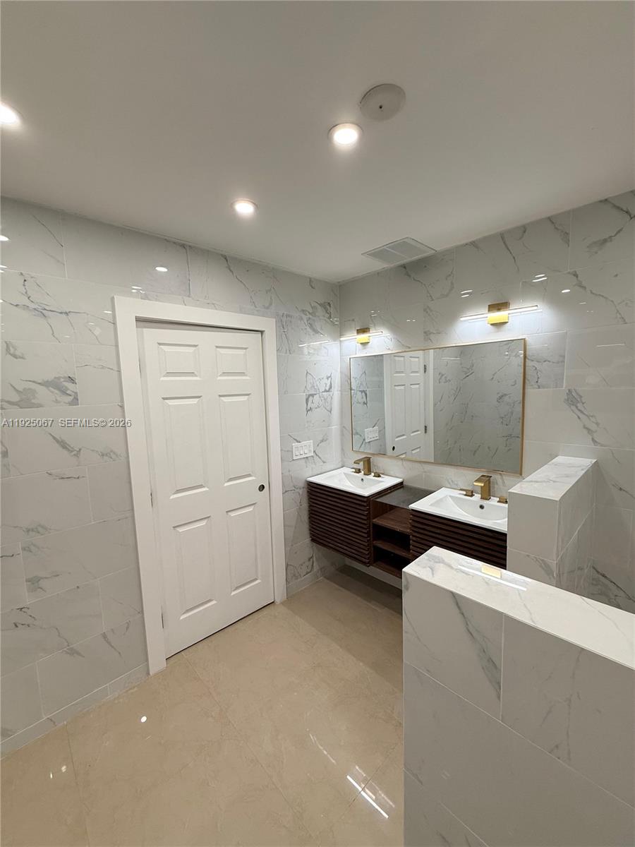 1007 NW 120th St North Miami, FL 33168