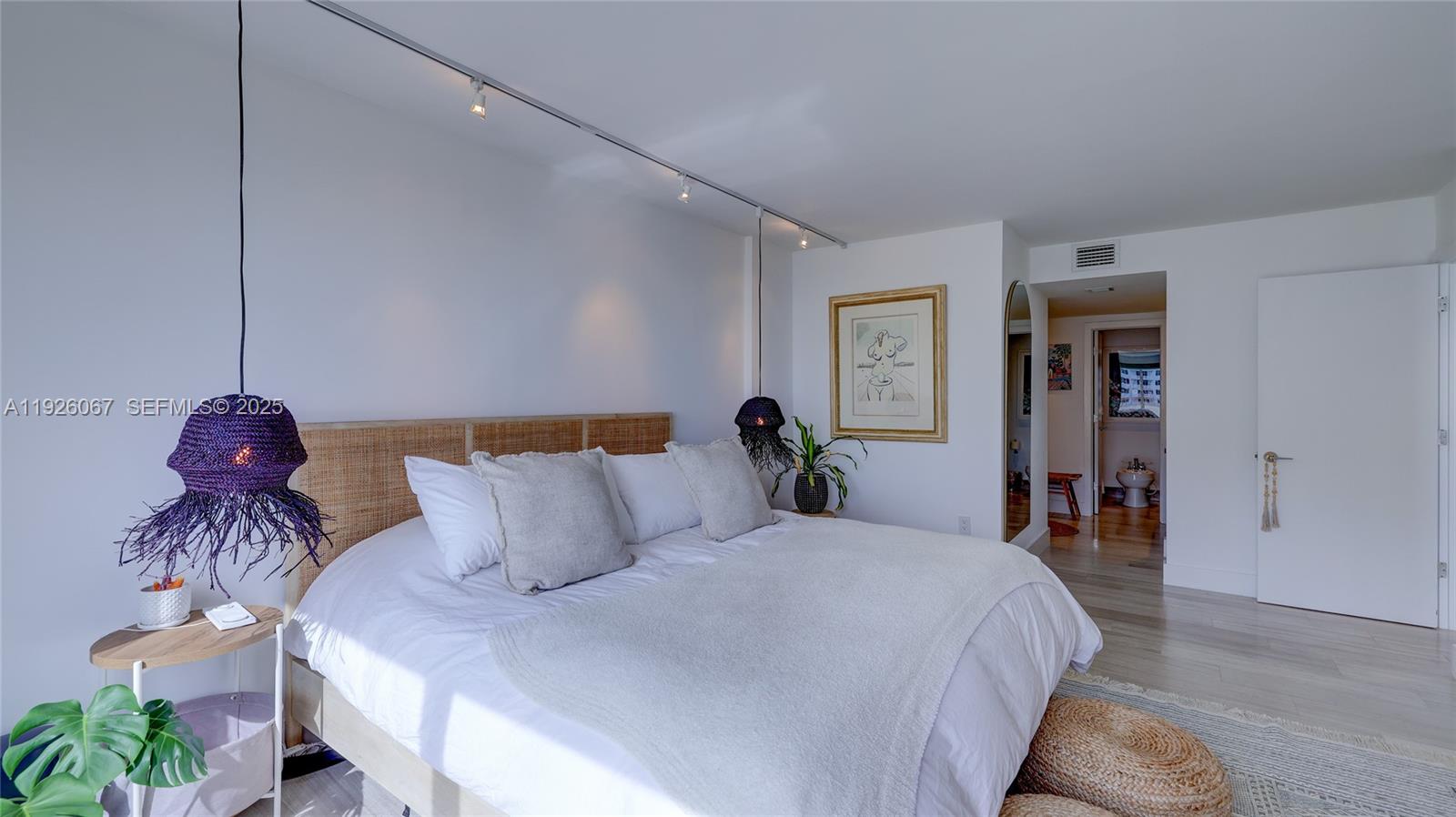 image Commodore Club East18