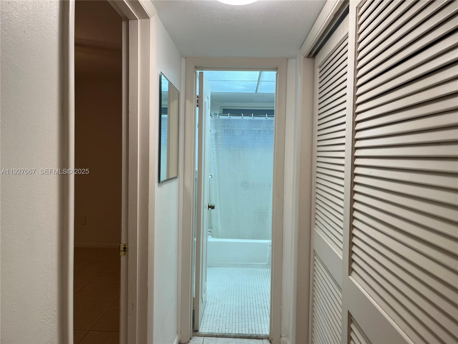 255 Sunrise Dr #103 Key Biscayne, FL 33149