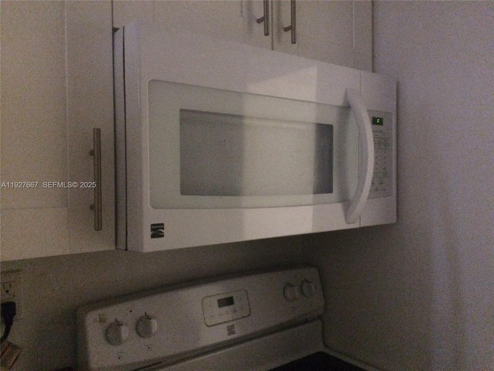 255 Sunrise Dr #103 Key Biscayne, FL 33149