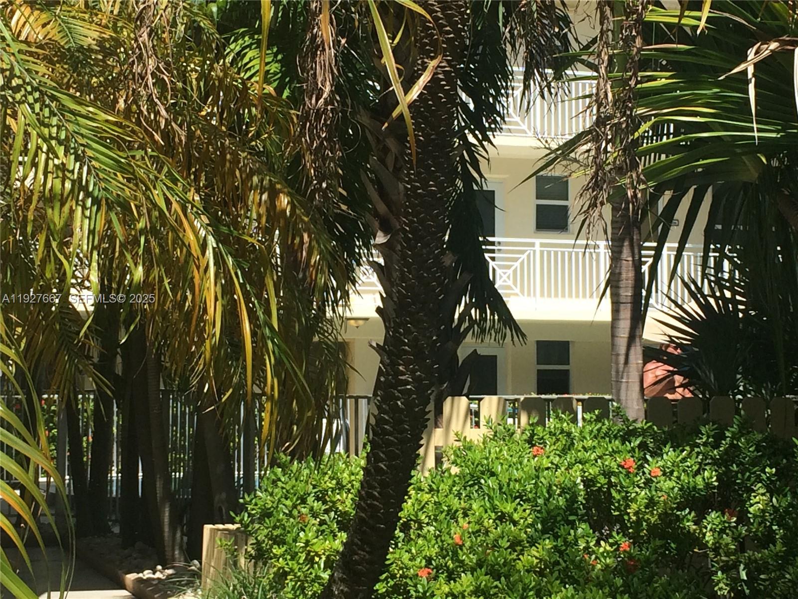 255 Sunrise Dr #103 Key Biscayne, FL 33149