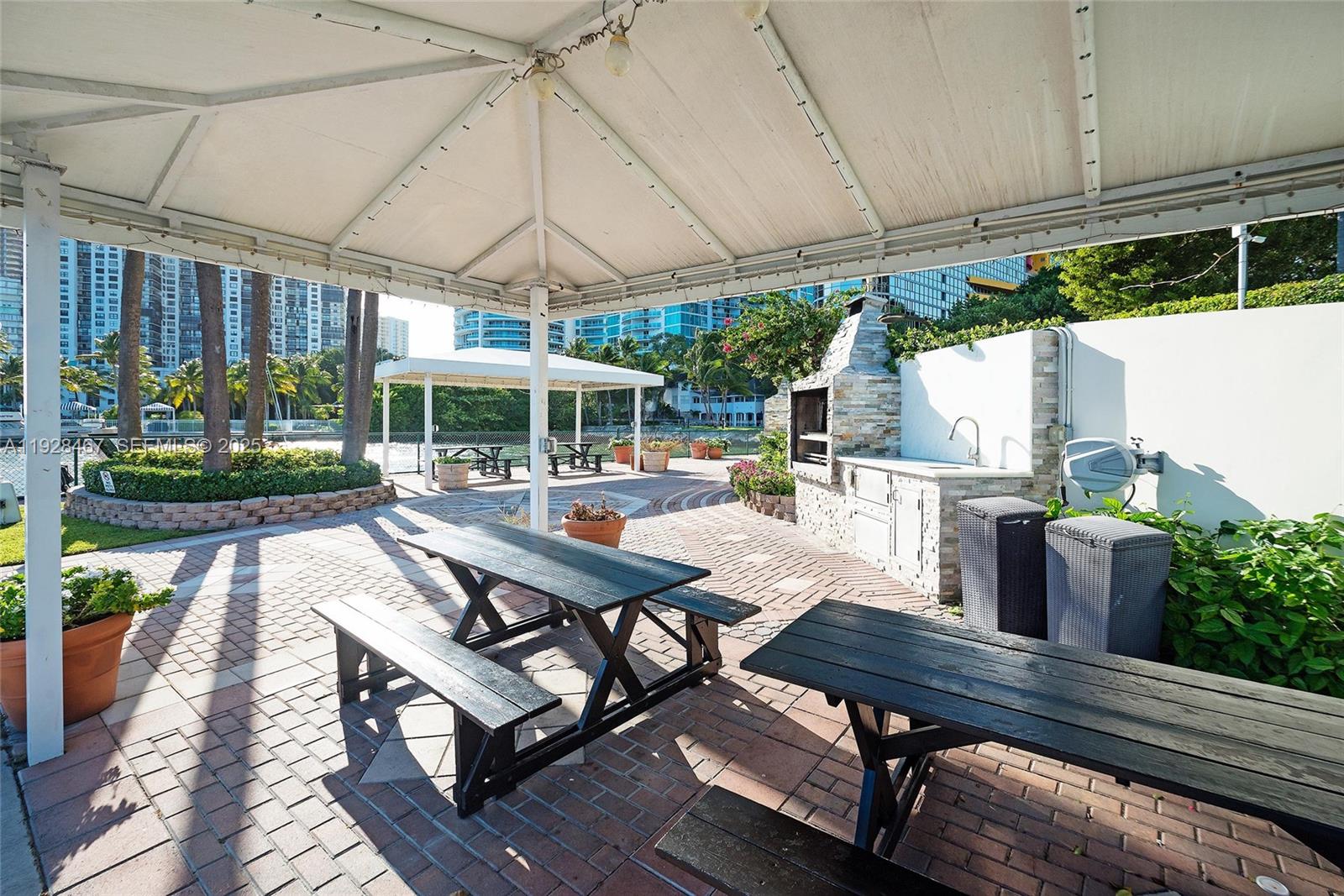 image Brickell Place II12