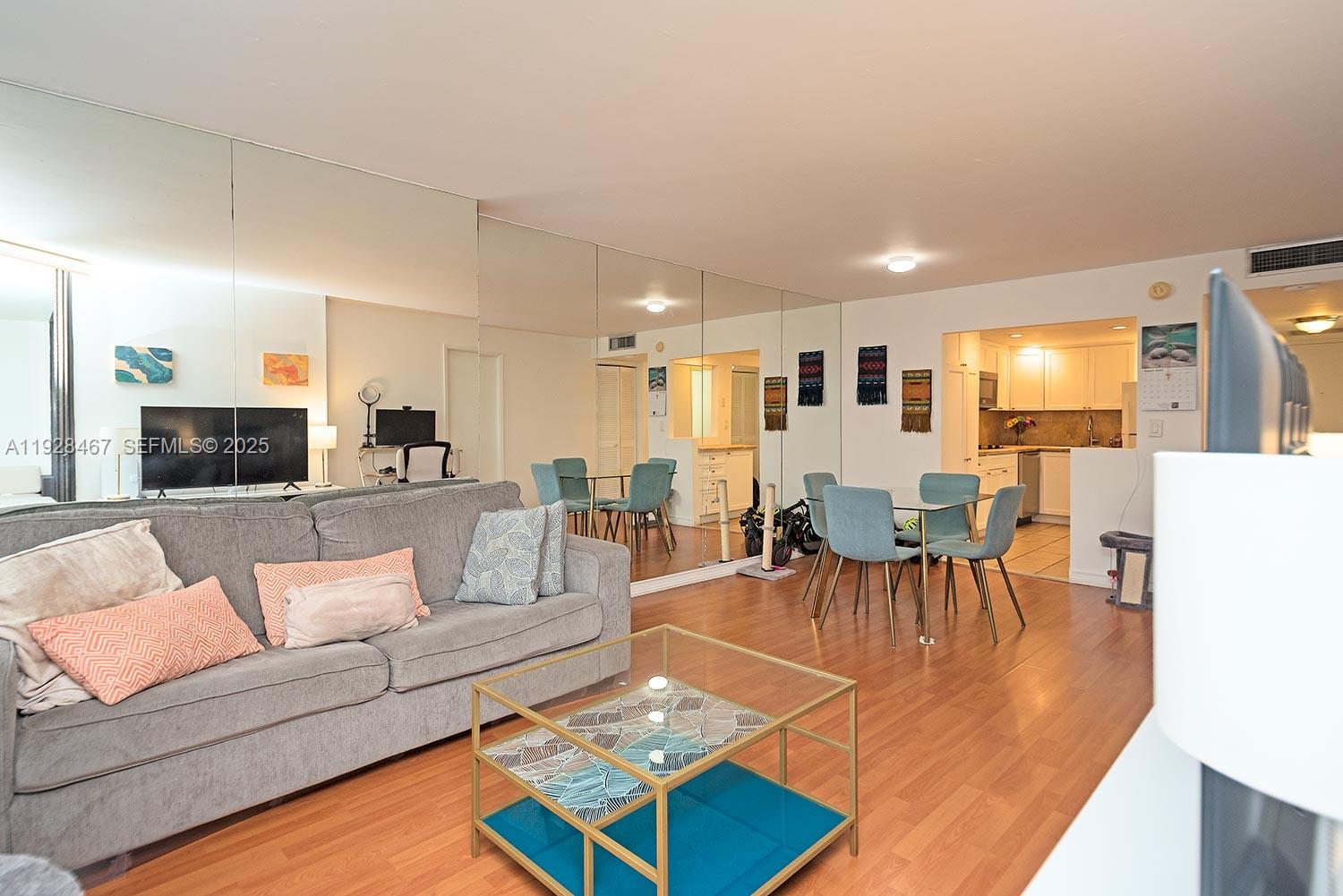 image Brickell Place II3