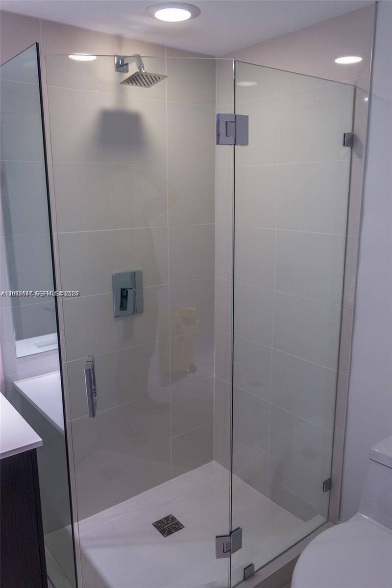 45 SW 9th St #2805 Miami, FL 33130