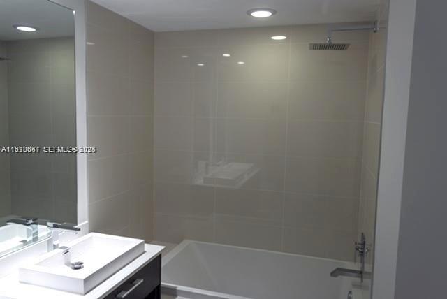 45 SW 9th St #2805 Miami, FL 33130