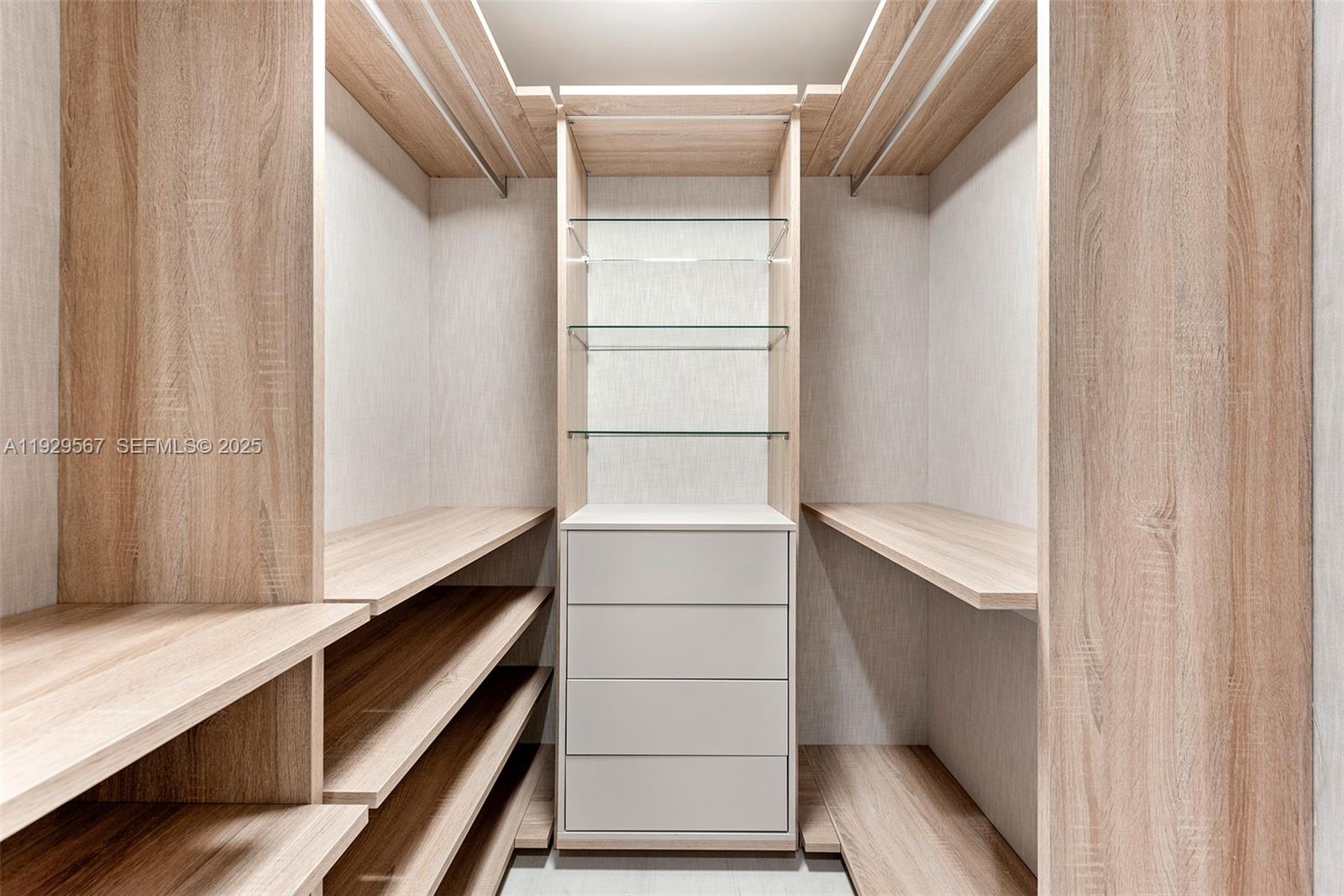 1000 Brickell Plz #4005 Miami, FL 33131