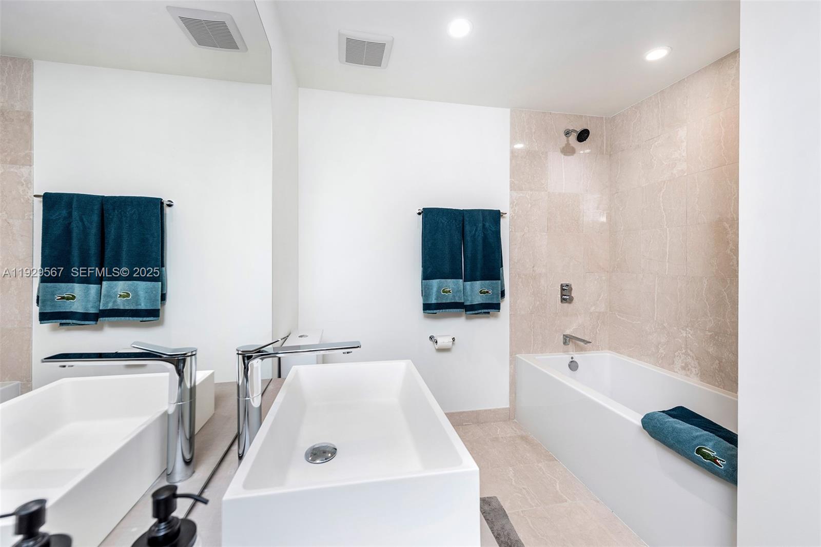 1000 Brickell Plz #4005 Miami, FL 33131