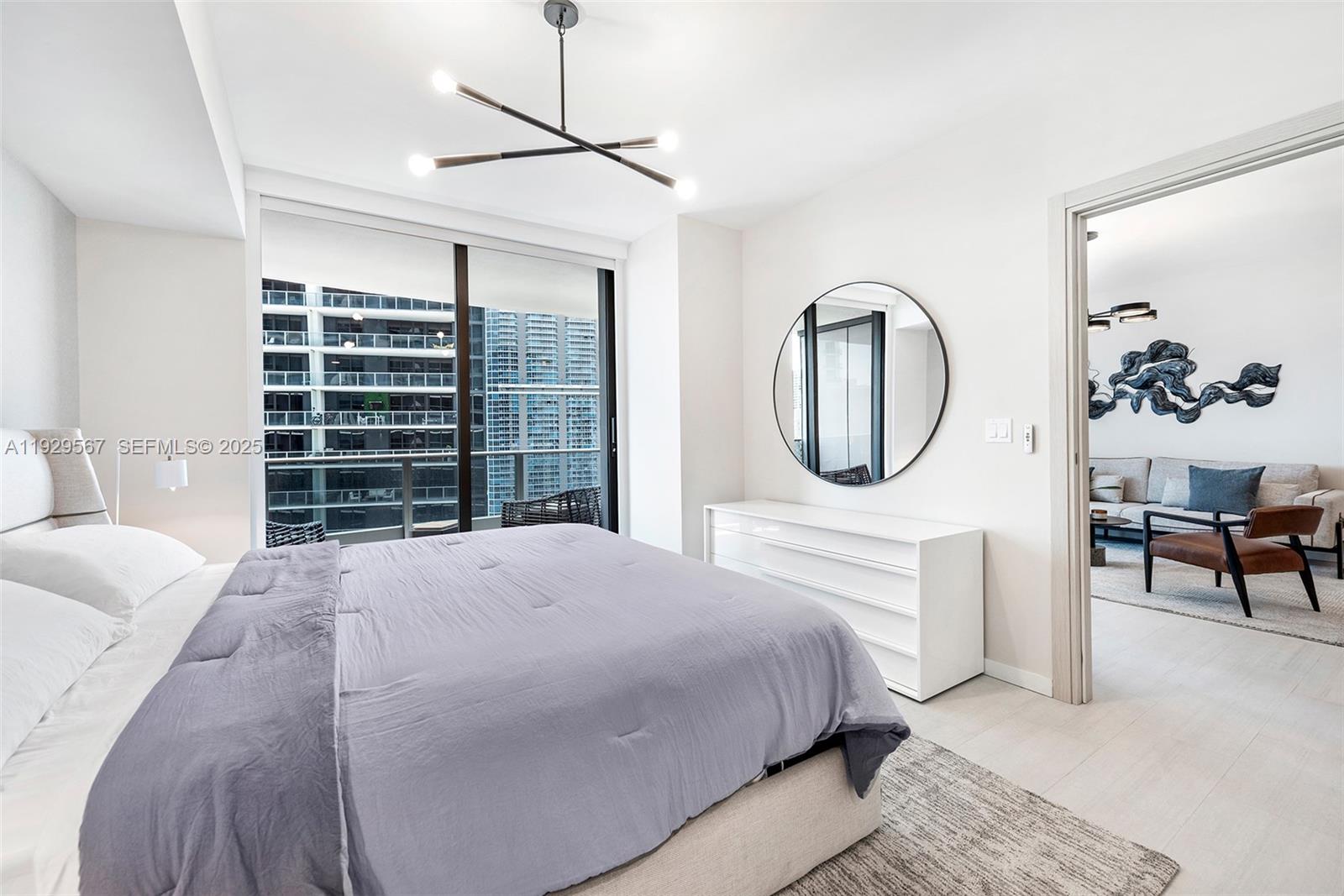 1000 Brickell Plz #4005 Miami, FL 33131