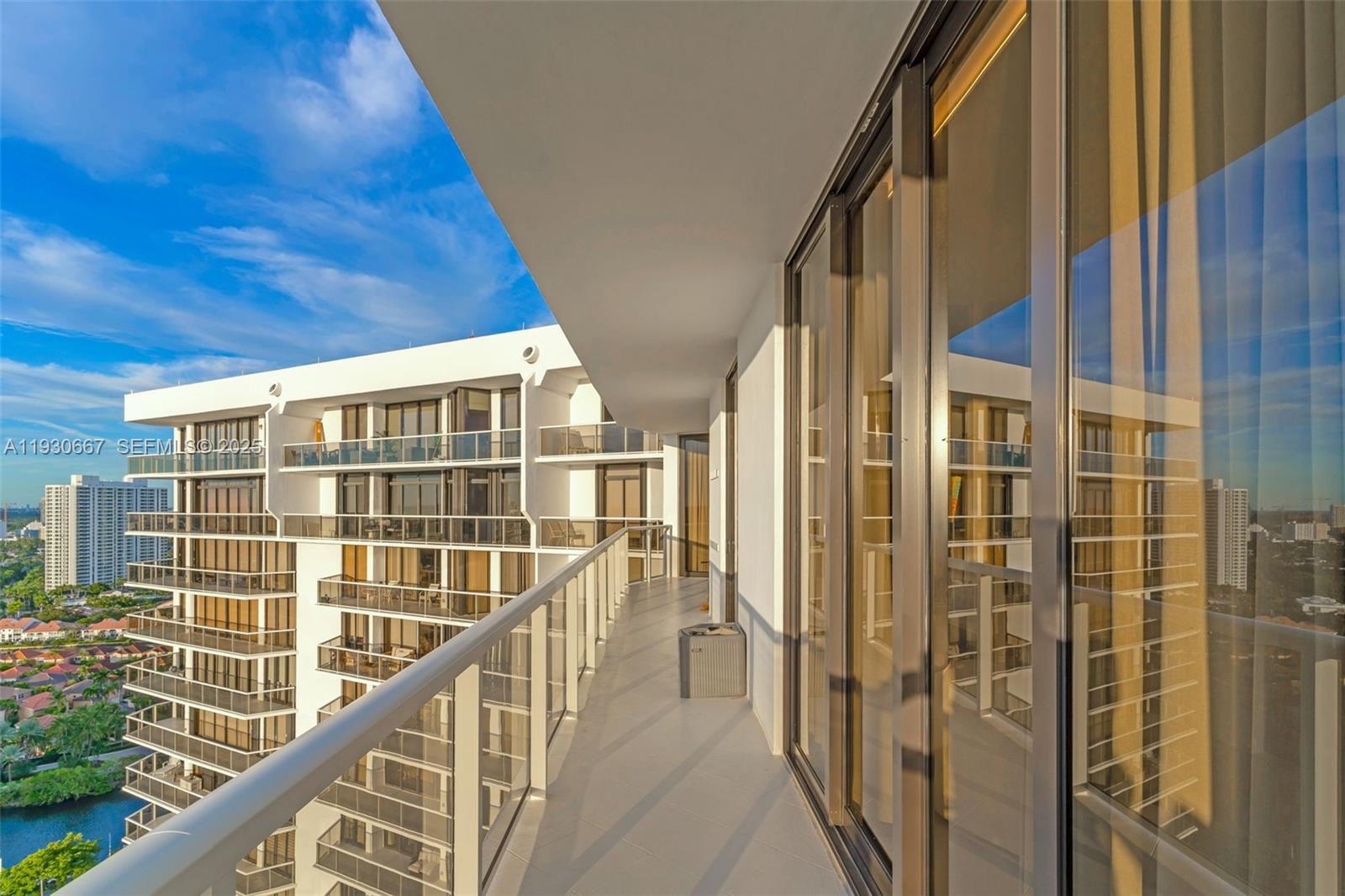 image Hamptons West2