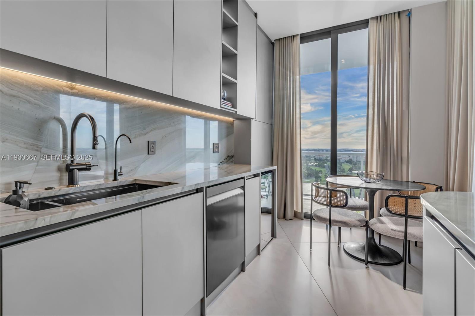 image Hamptons West33