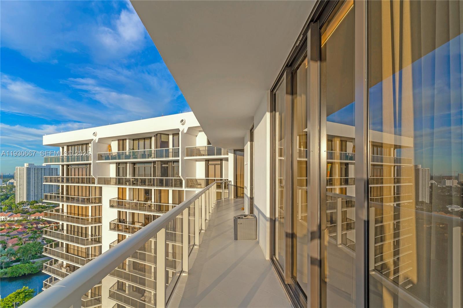 image Hamptons West50