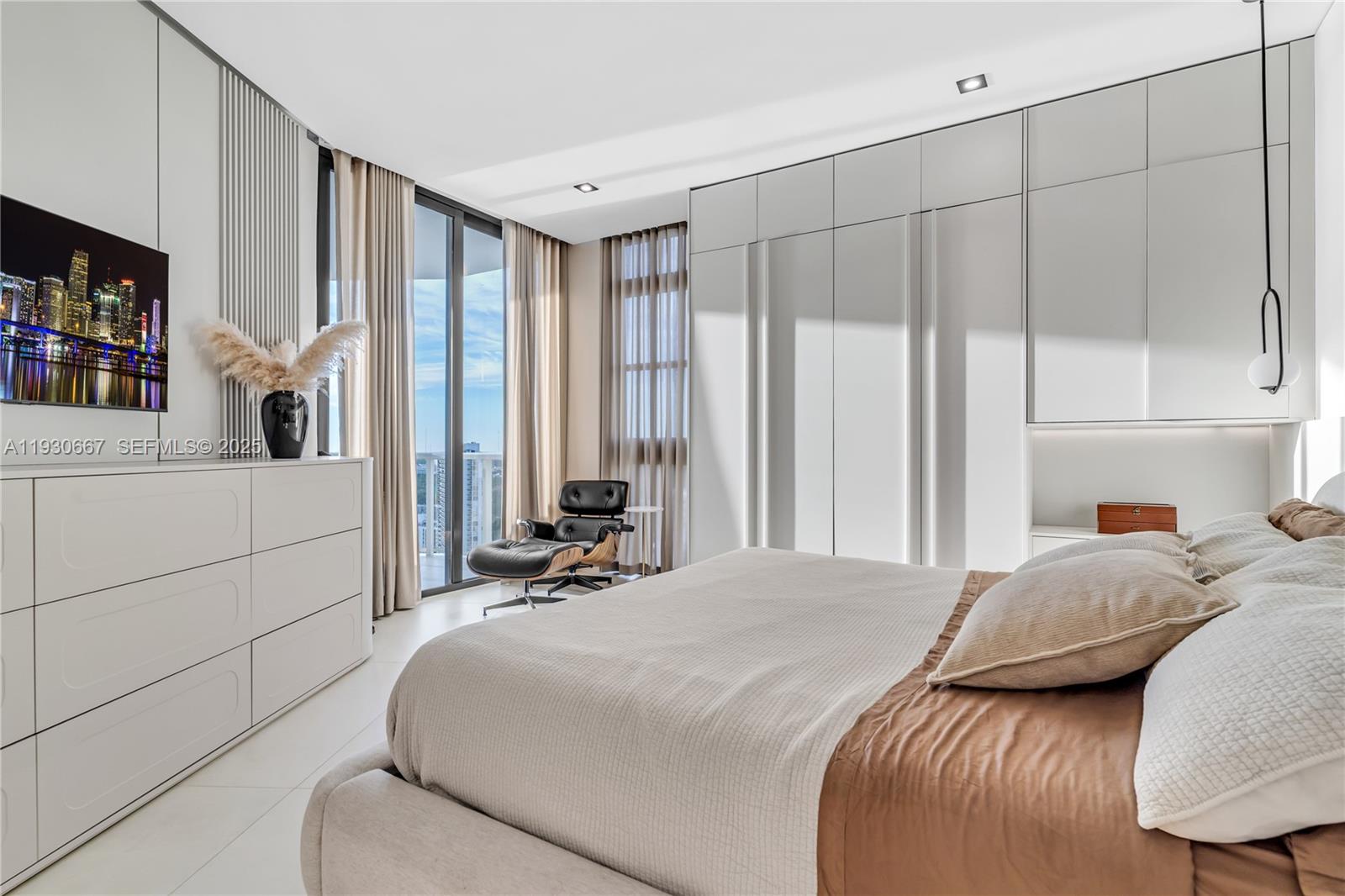 image Hamptons West57