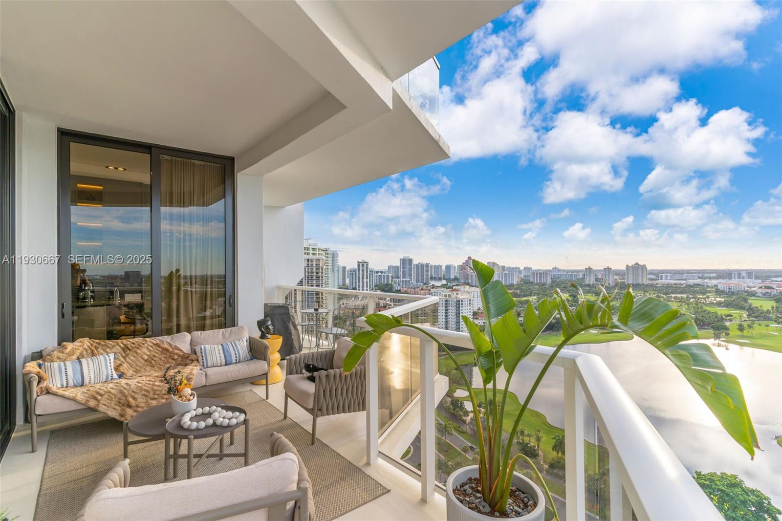 image Hamptons West6