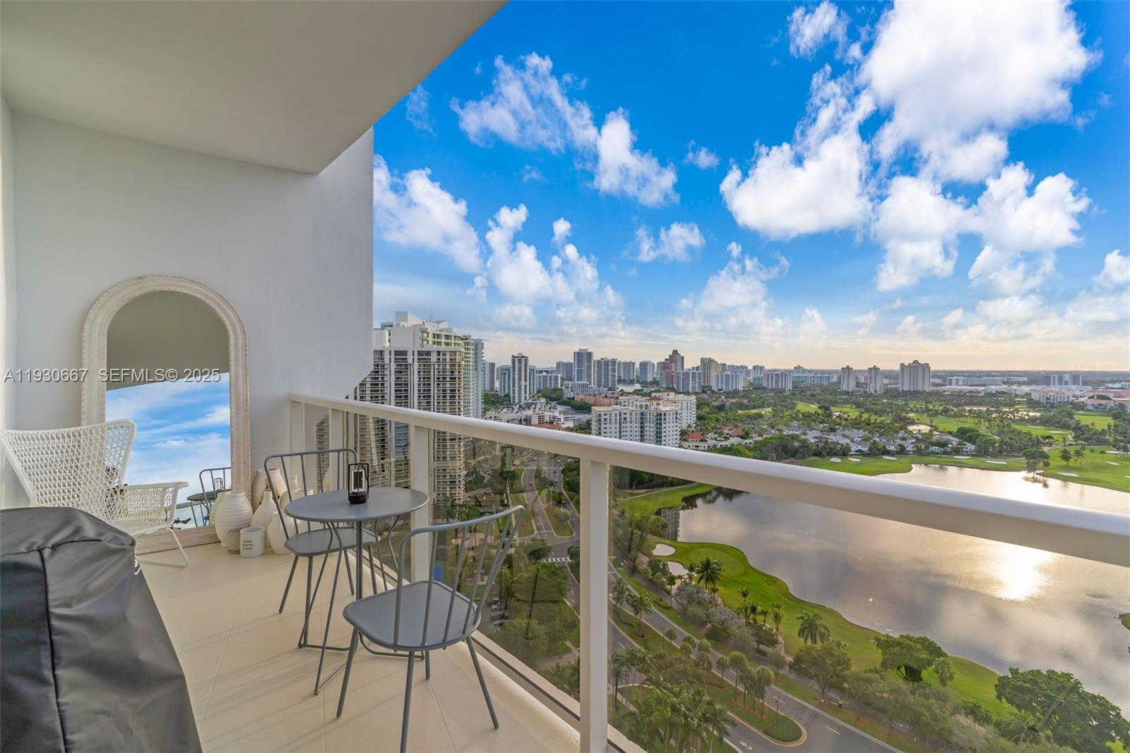 image Hamptons West7