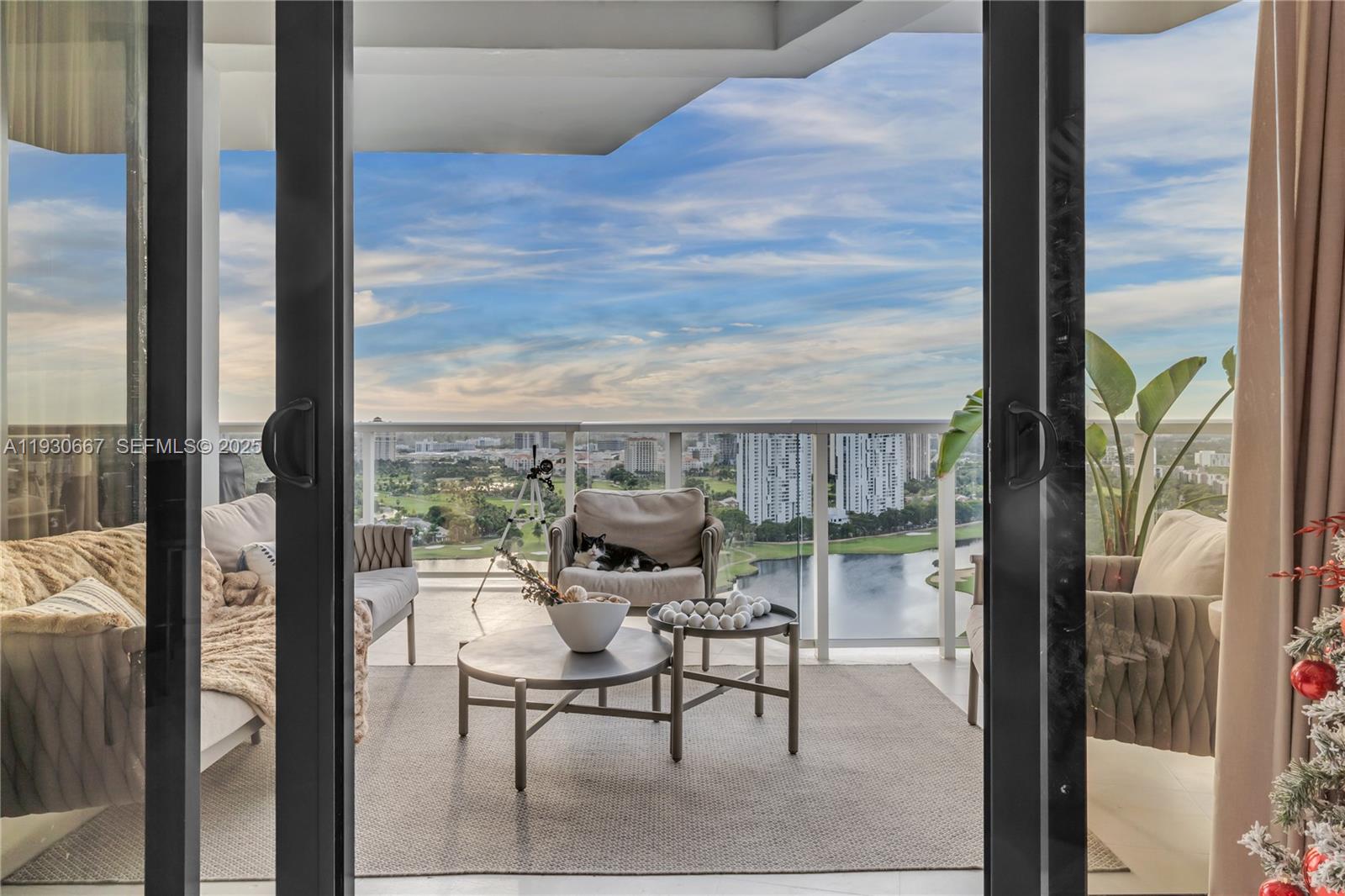 image Hamptons West80