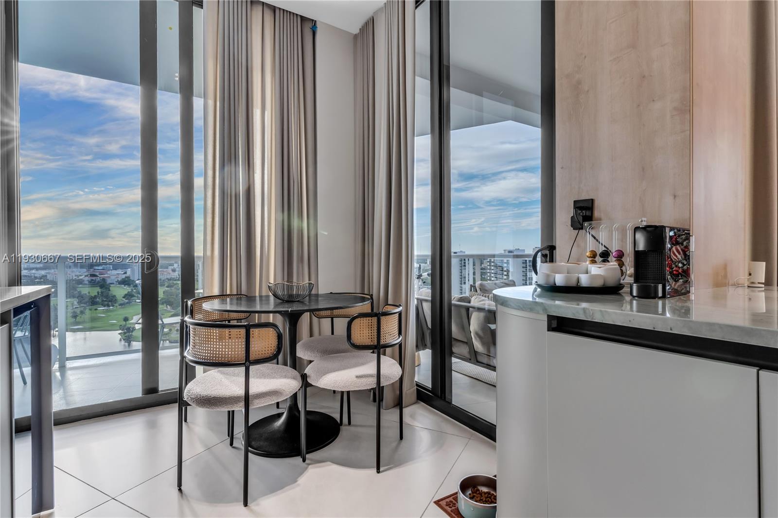 image Hamptons West81