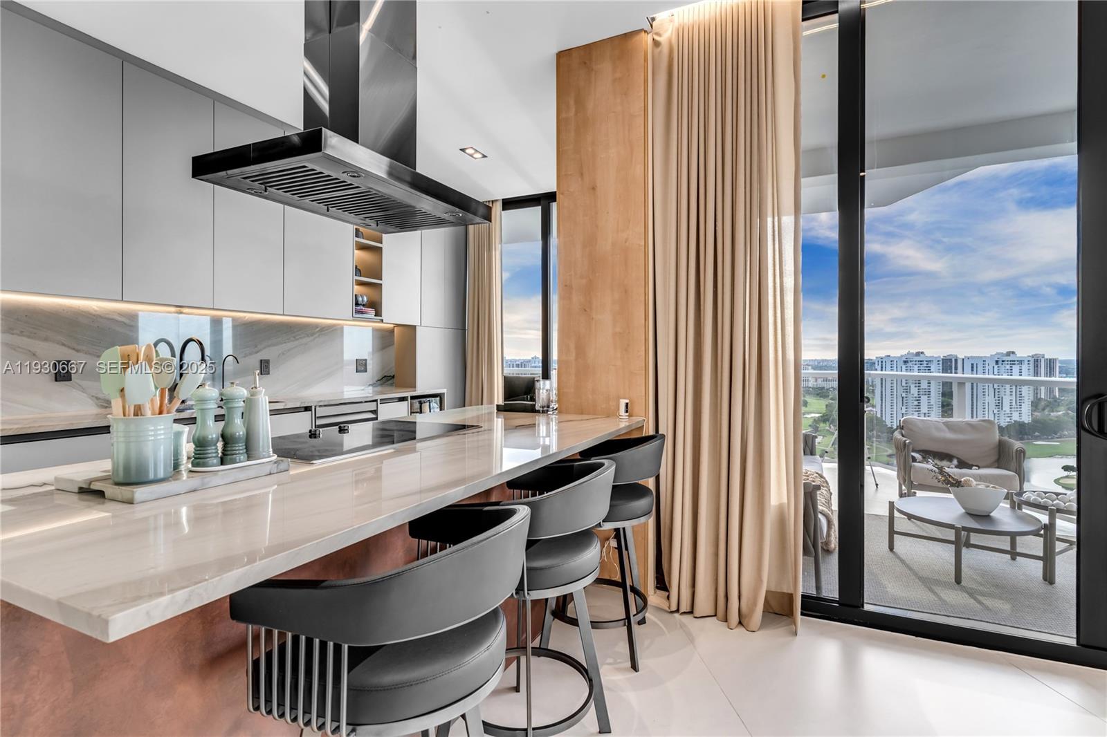 image Hamptons West85