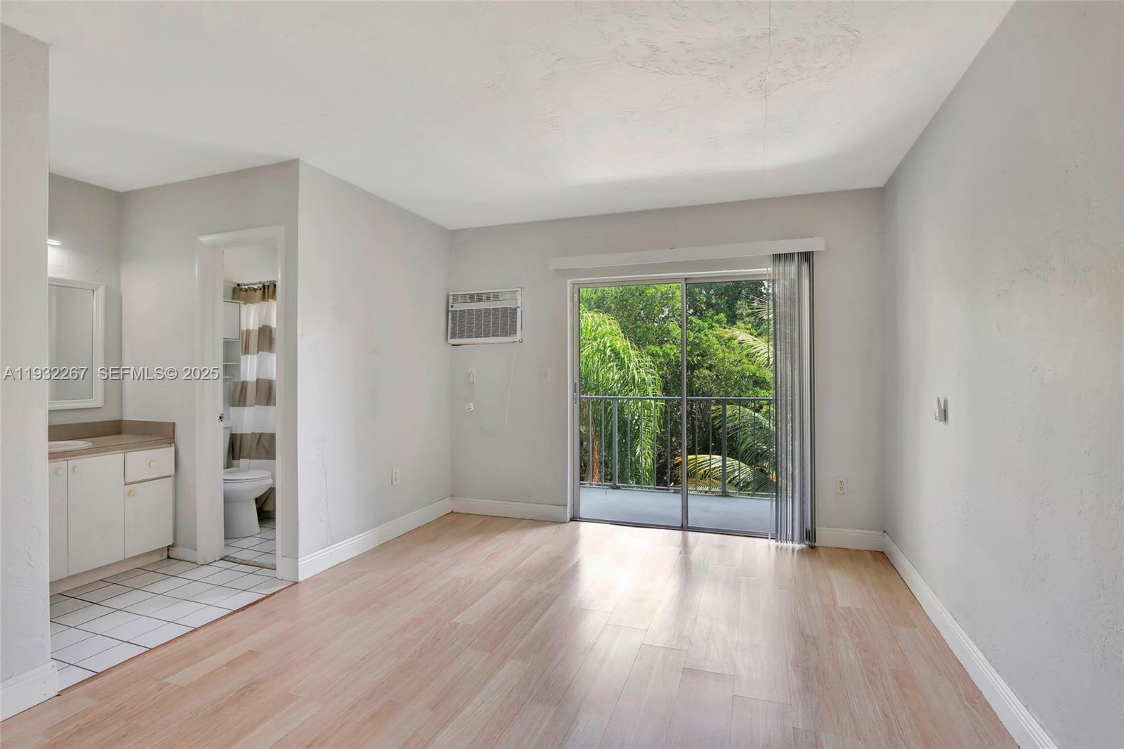 1860 Venice Park Dr #204