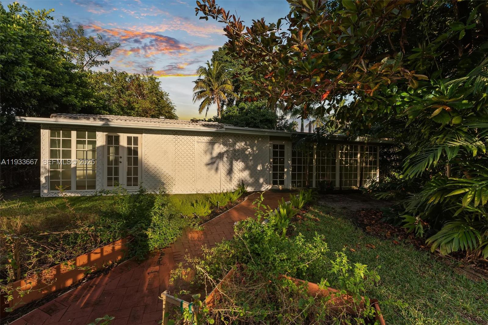 11770 Griffing Blvd Biscayne Park, FL 33161