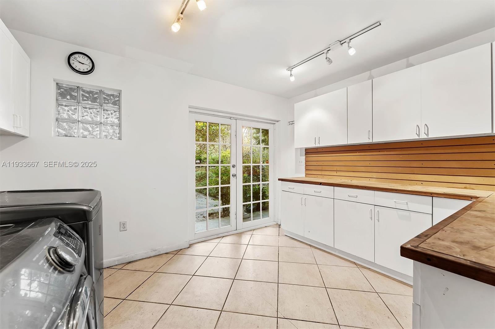 11770 Griffing Blvd Biscayne Park, FL 33161