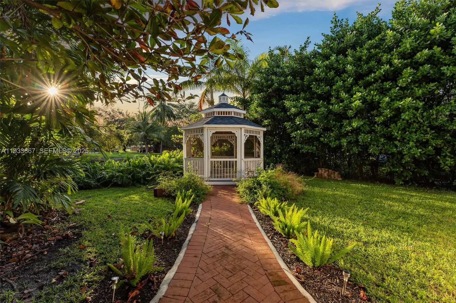 11770 Griffing Blvd Biscayne Park, FL 33161