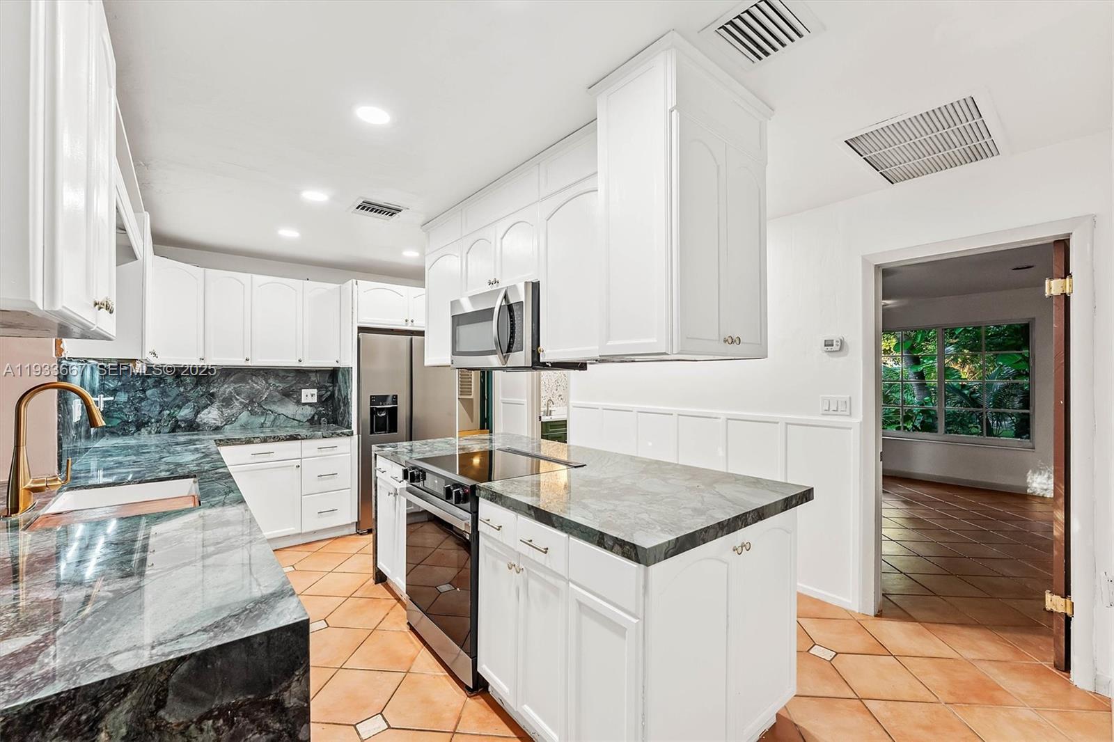 11770 Griffing Blvd Biscayne Park, FL 33161