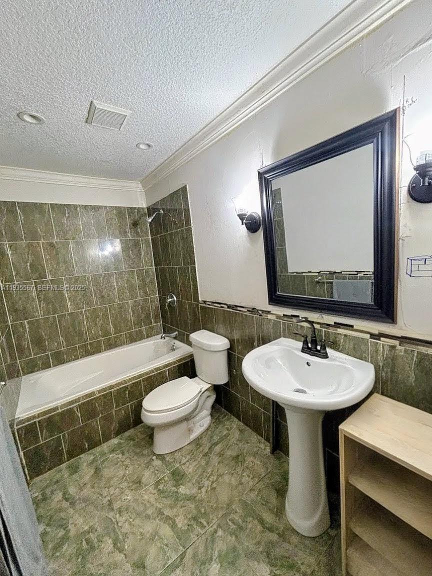 7601 Kimberly Blvd North Lauderdale, FL 33068