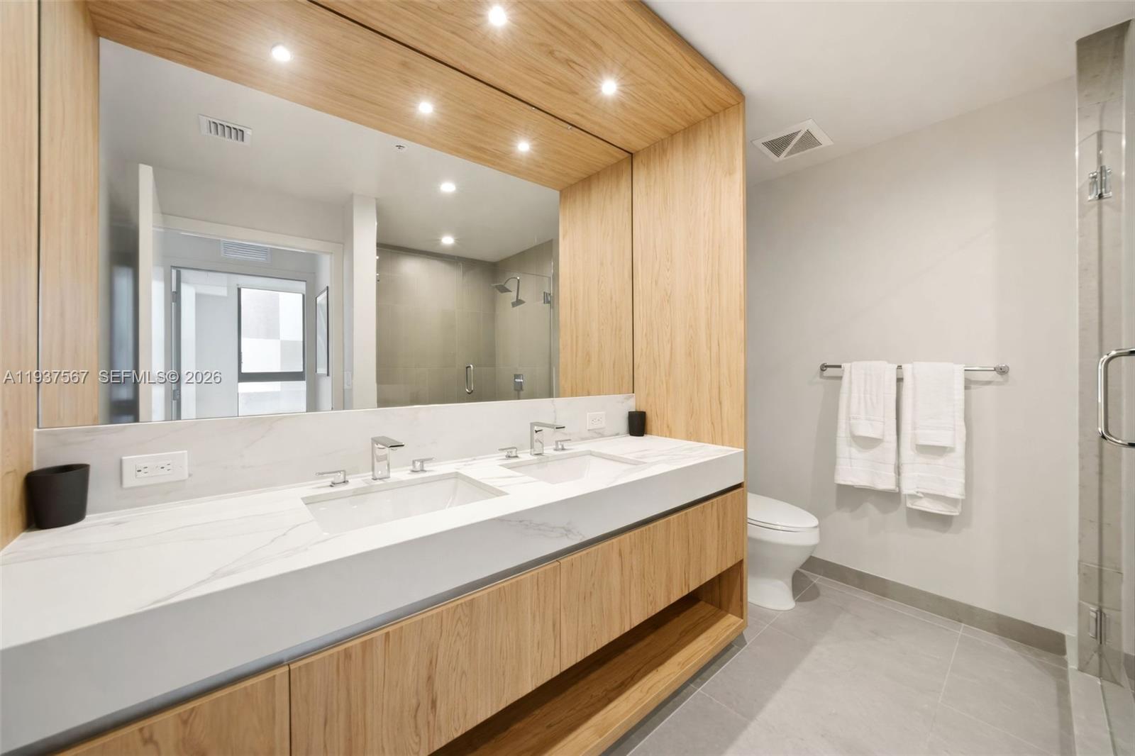 11 NE 6th St #709 Miami, FL 33132