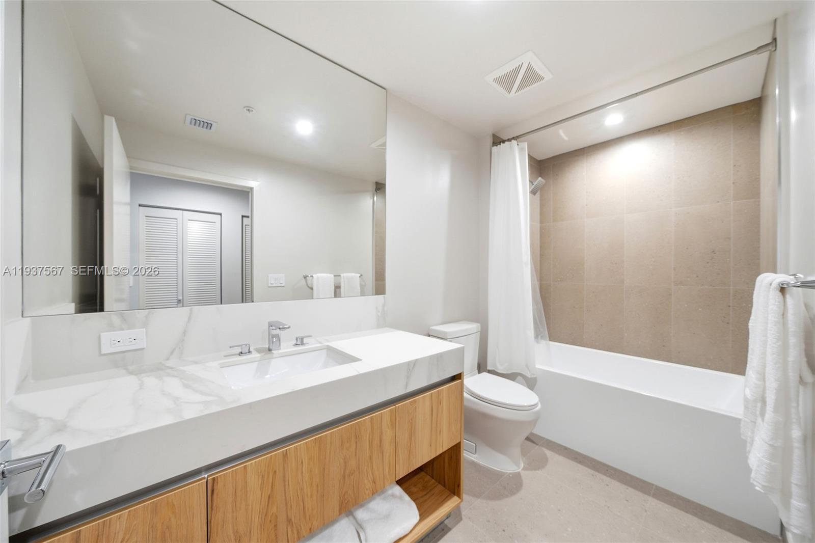 11 NE 6th St #709 Miami, FL 33132