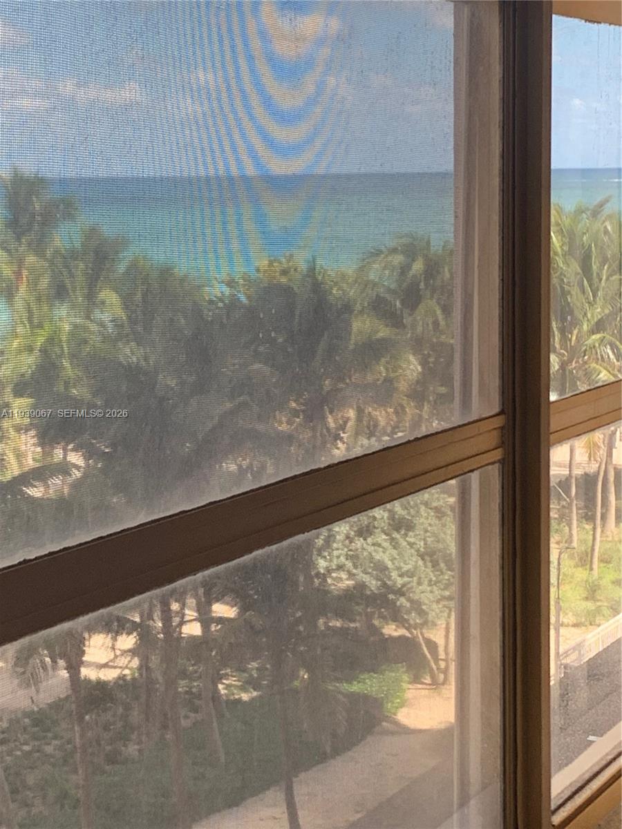 19201 Collins Ave #323