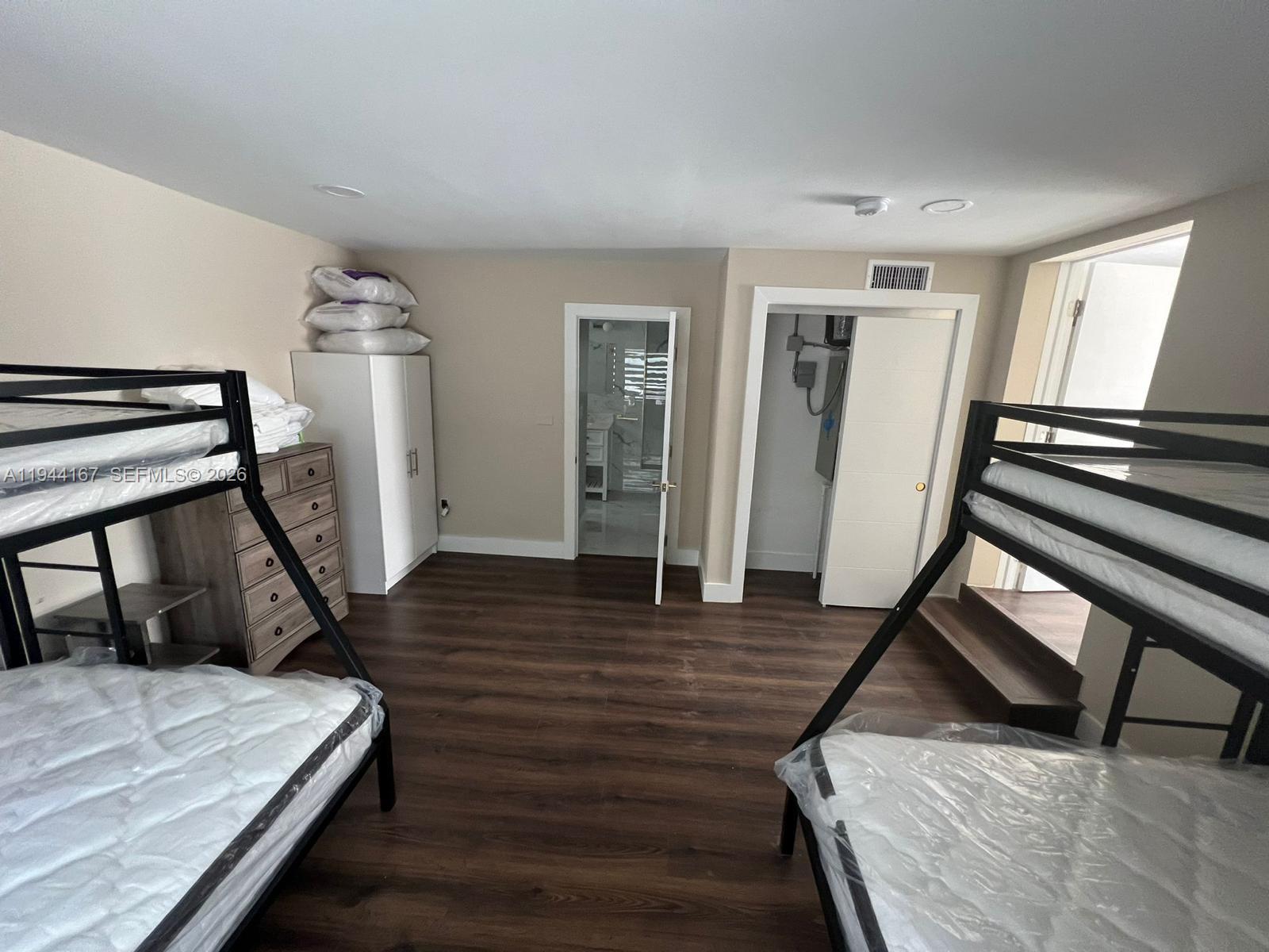 945 79th Ter #2 Miami Beach, FL 33141