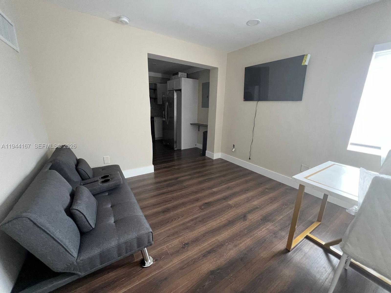 945 79th Ter #2 Miami Beach, FL 33141