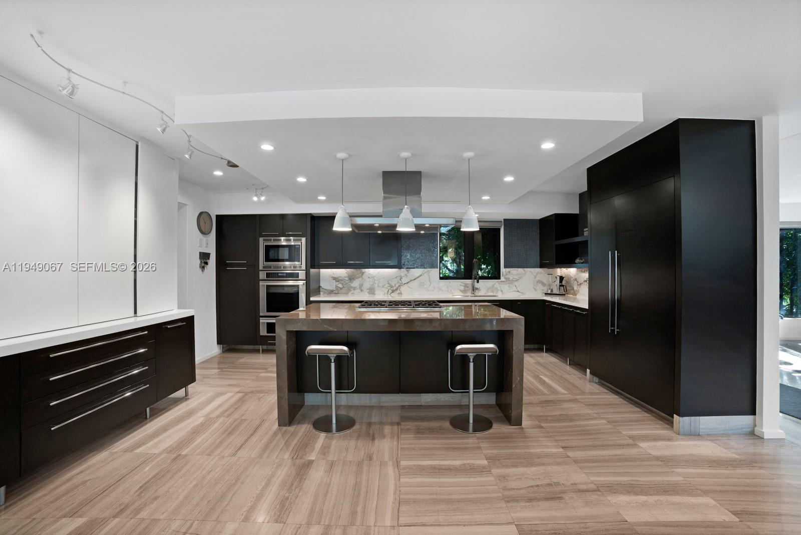 6840 Sunrise Pl Coral Gables, FL 33133