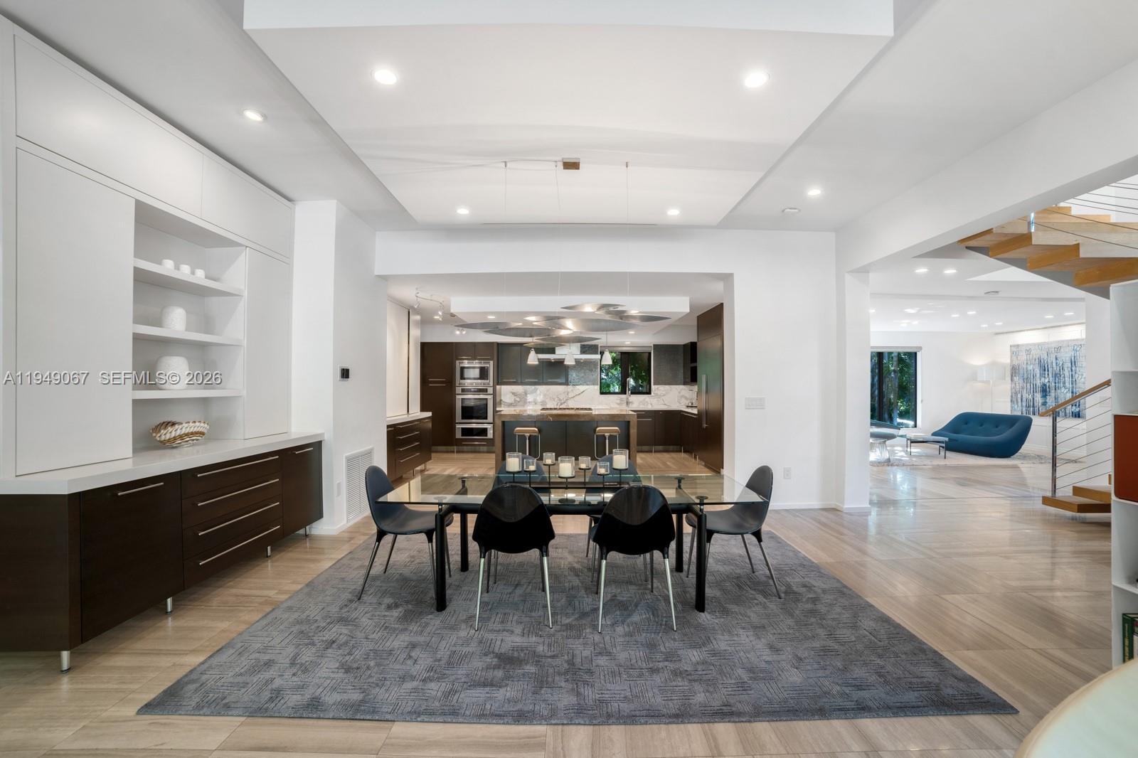 6840 Sunrise Pl Coral Gables, FL 33133