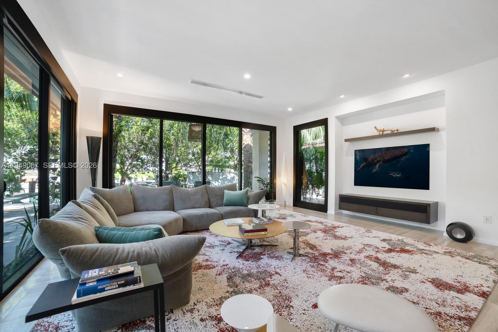 6840 Sunrise Pl Coral Gables, FL 33133