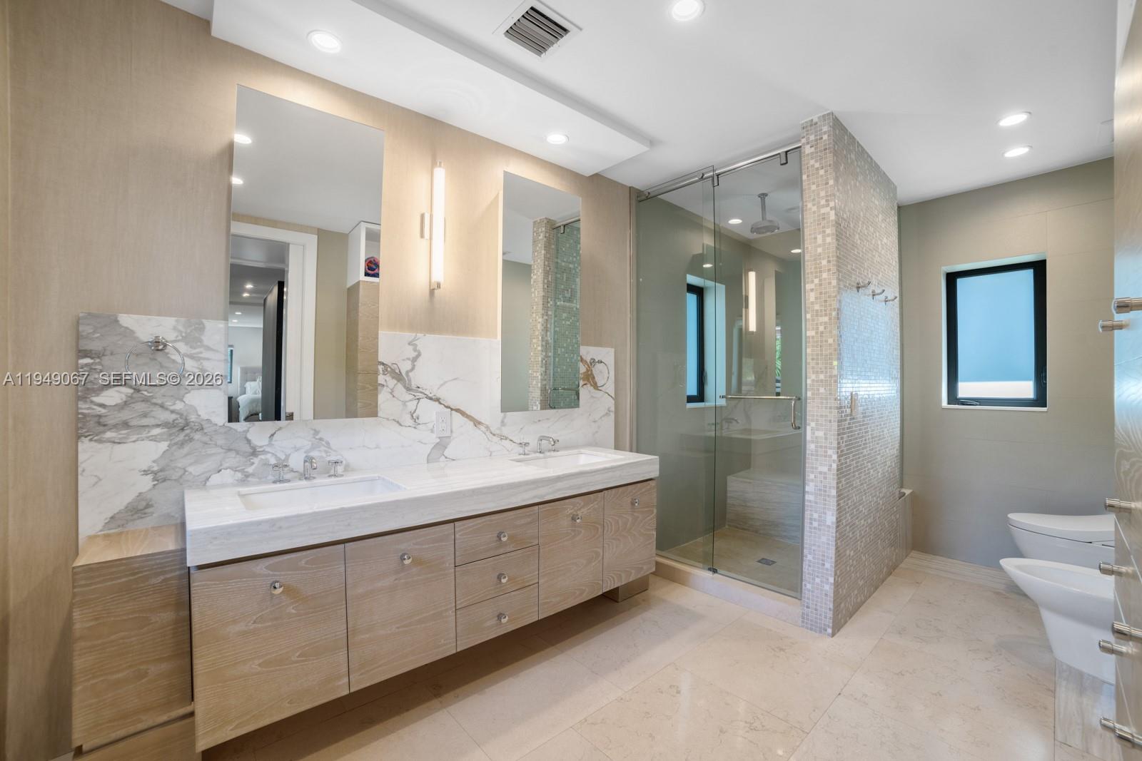 6840 Sunrise Pl Coral Gables, FL 33133