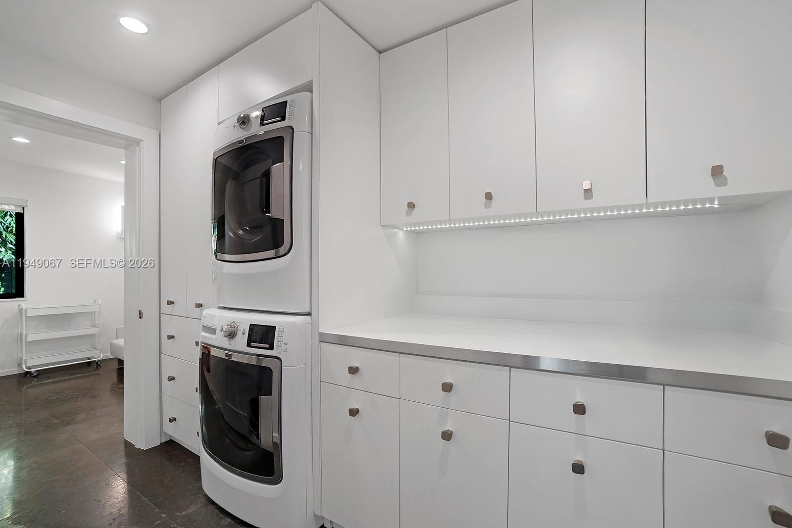 6840 Sunrise Pl Coral Gables, FL 33133