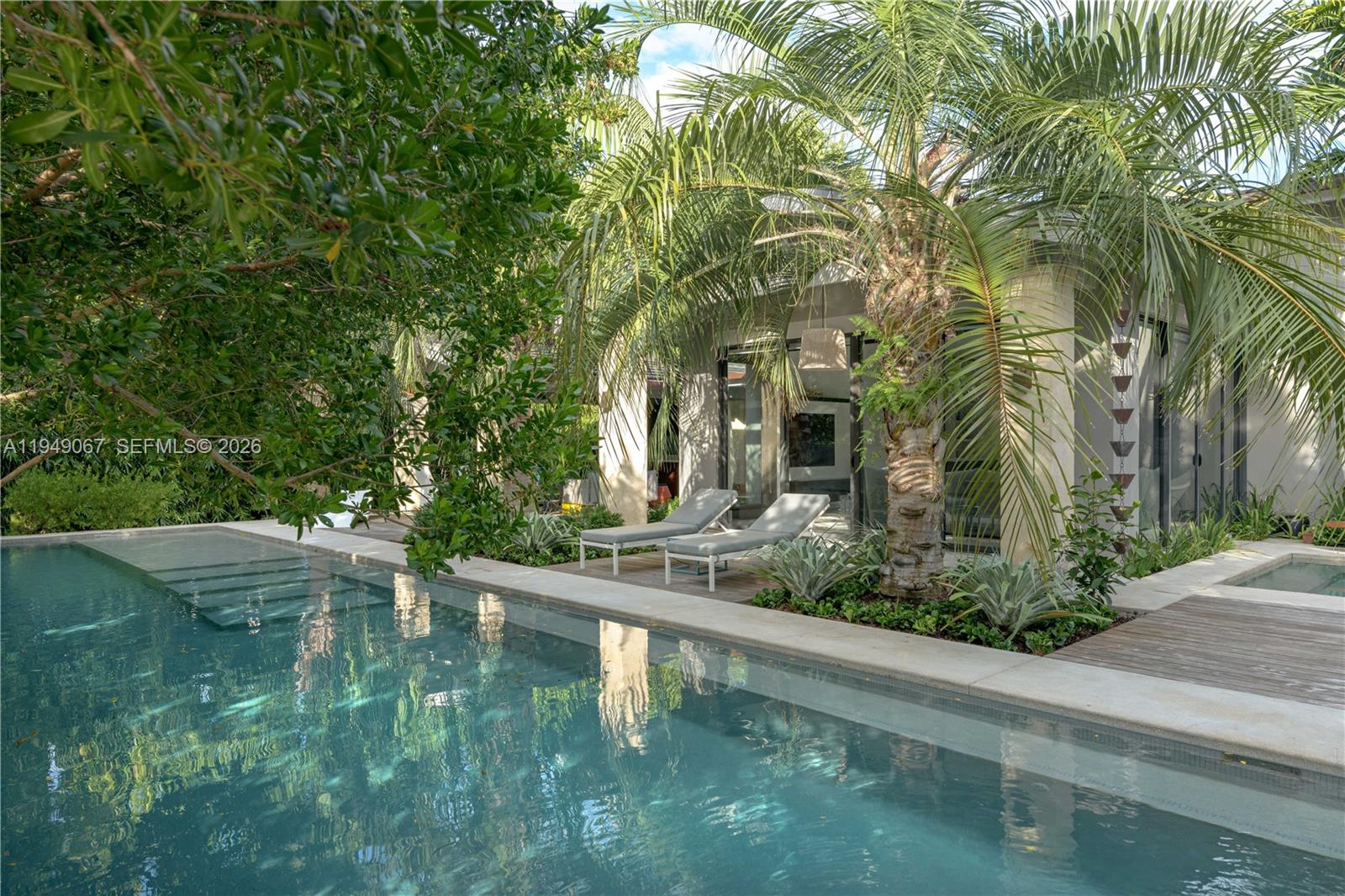 6840 Sunrise Pl Coral Gables, FL 33133