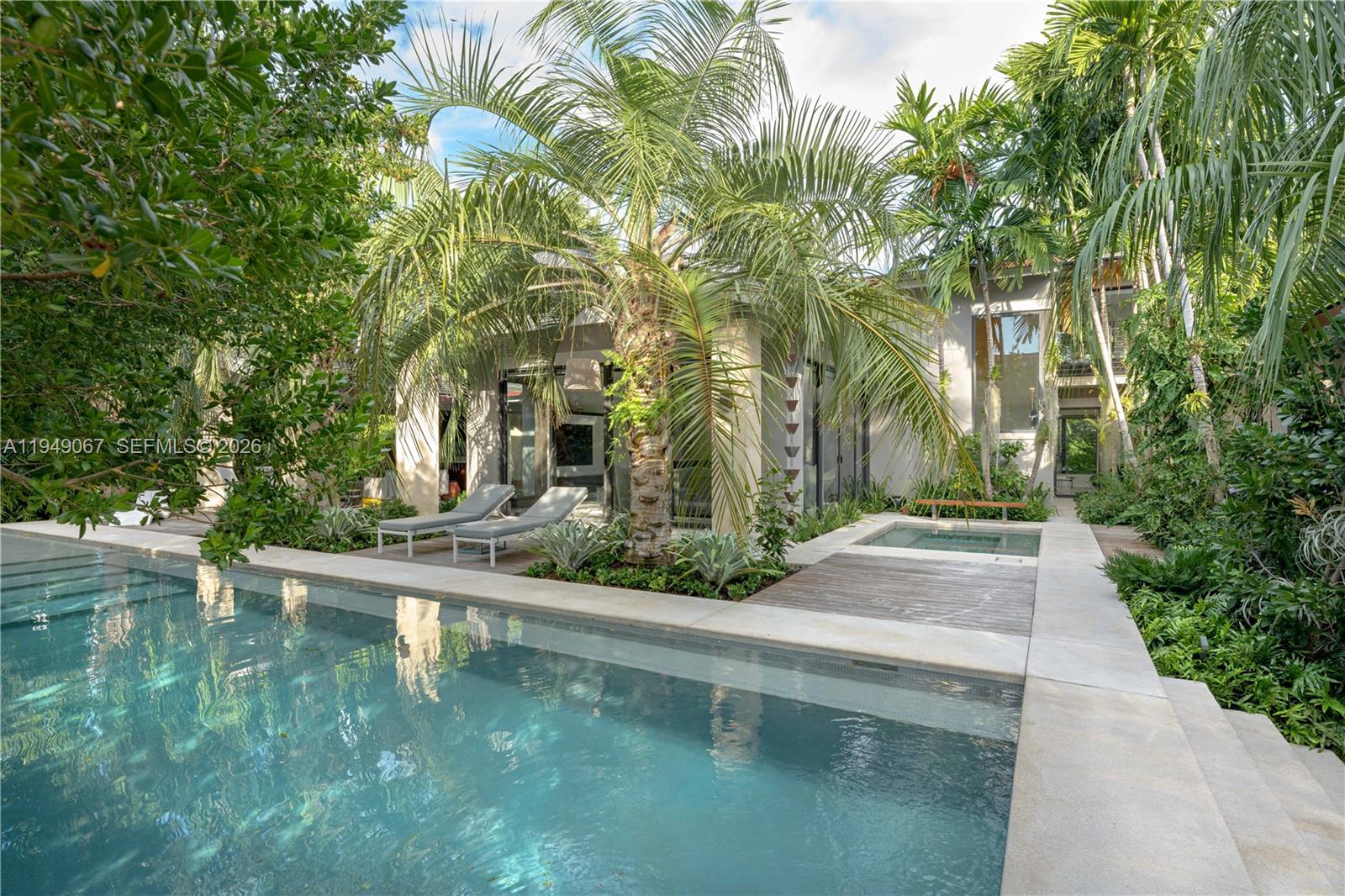 6840 Sunrise Pl Coral Gables, FL 33133